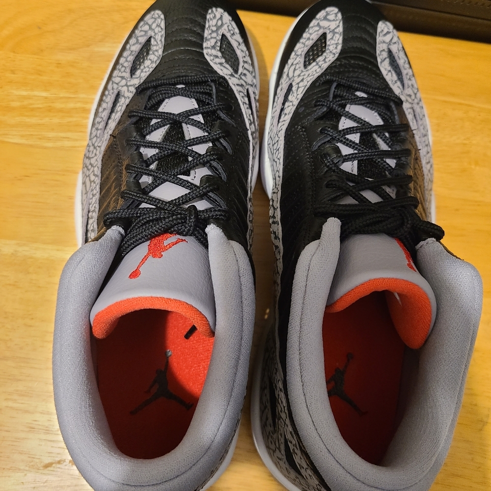 Air Jordan 11 Retro Low IE red and black cement size 12